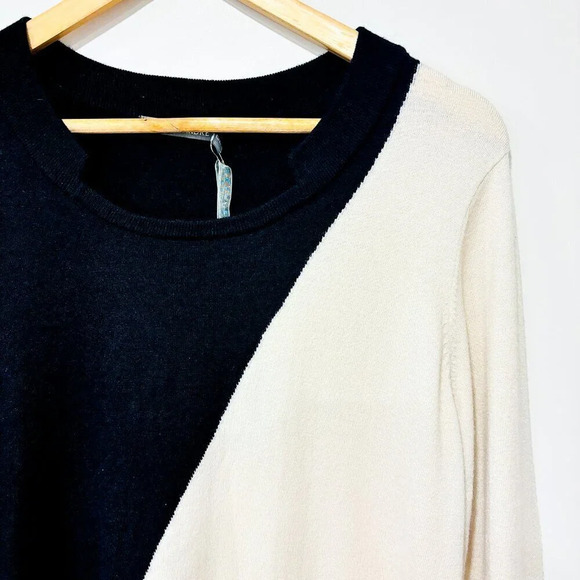 ERIC ALEXANDRE Two-Tone Black & Beige Asymmetric Tunic Sweater | Medium * - Picture 3 of 9